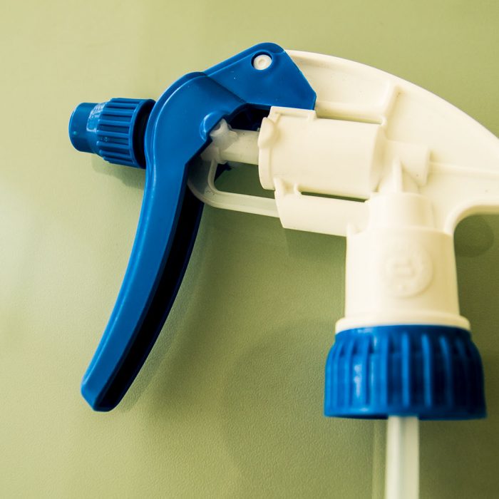 щелочестойкий распылитель Подходит для применения в химической чистке, детейлинге, клининге. Резьба триггерного распылителя Canyon плотно накручивается на типичное горлышко бутылок для воды и специализированных бутылок под триггерные распылители.