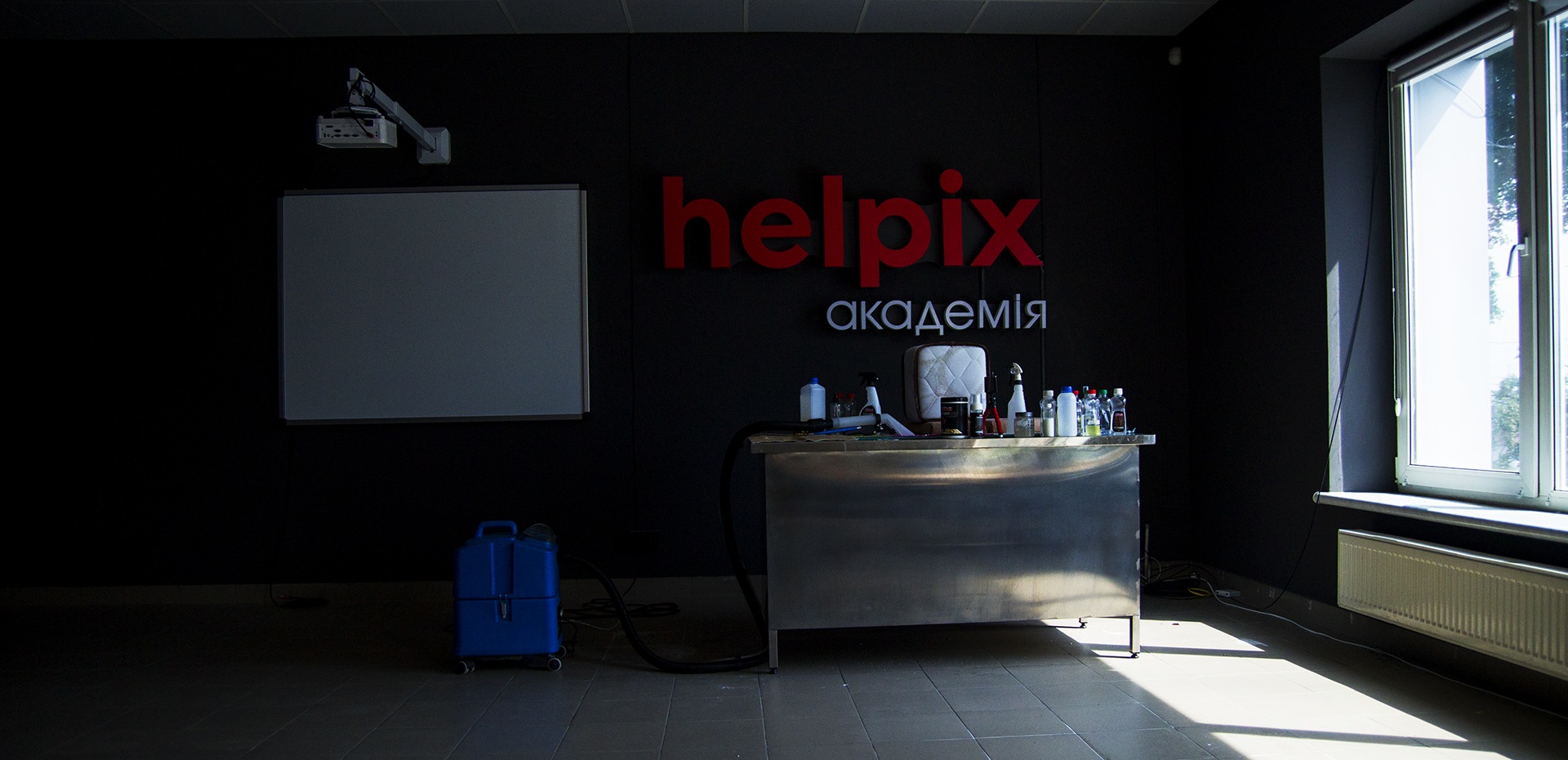 Саме тут випробовується вся хімія Wieberr, призначена для чищення меблів