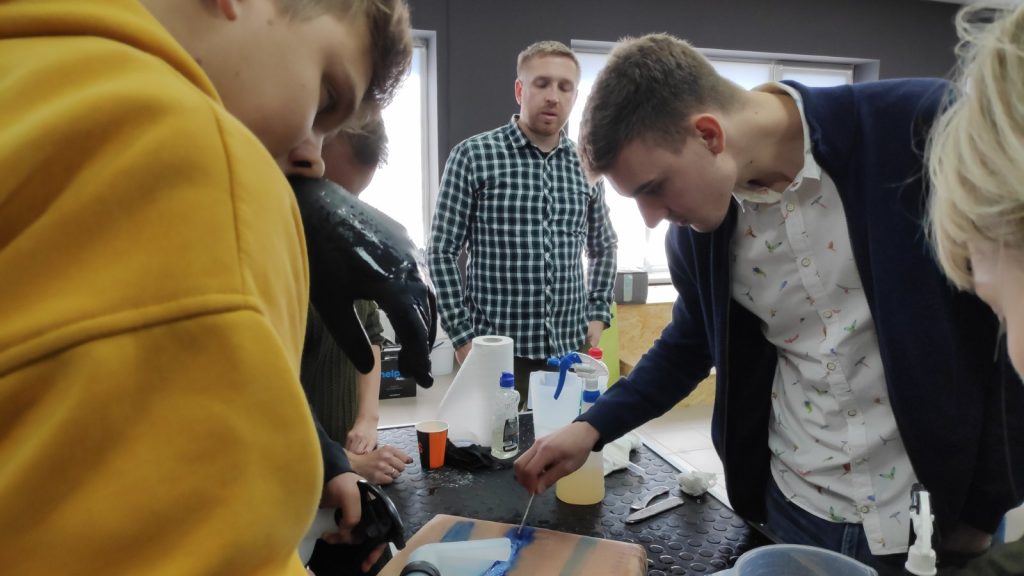 Як вивести пляму? На навчанні можна поставити експеримент своїми руками