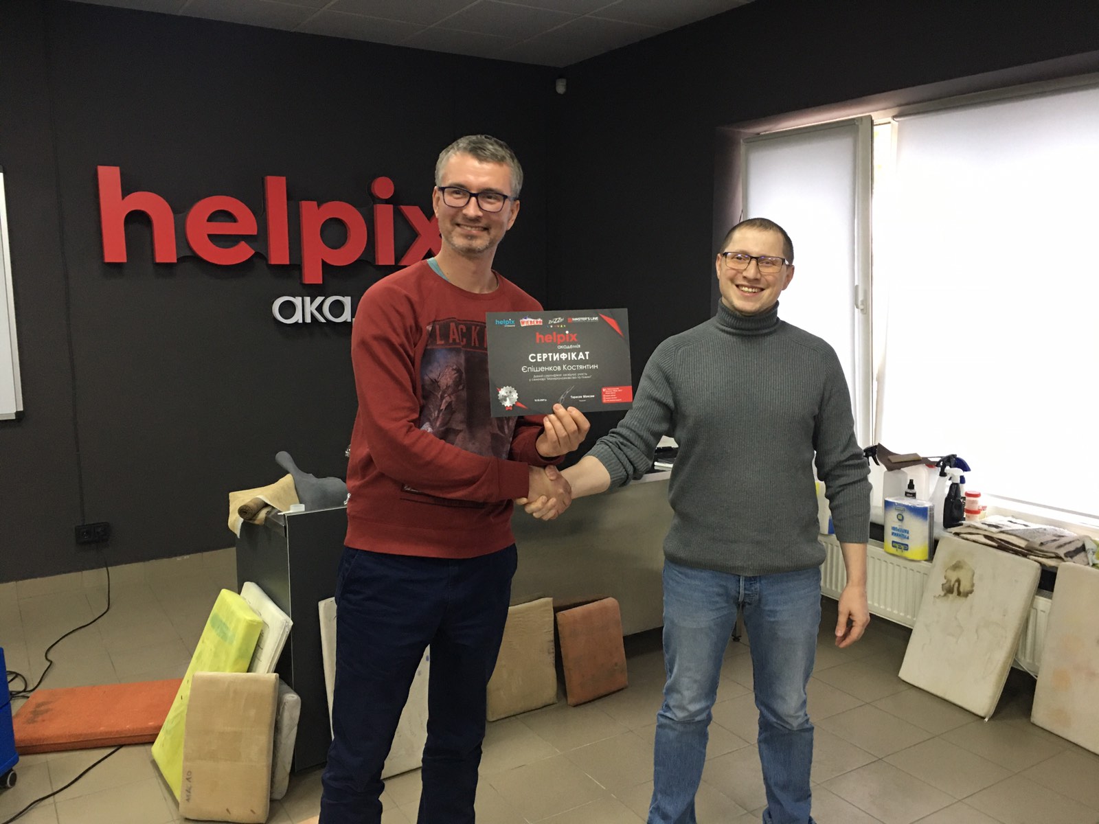 І знову сертифікати про навчання з чищення меблів та килимів